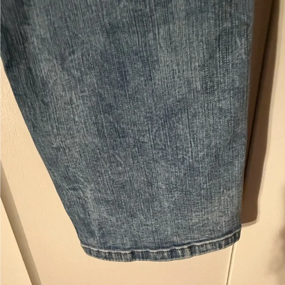 Torrid Women's Light Blue Straight Leg Jeans - Picture 10 of 15